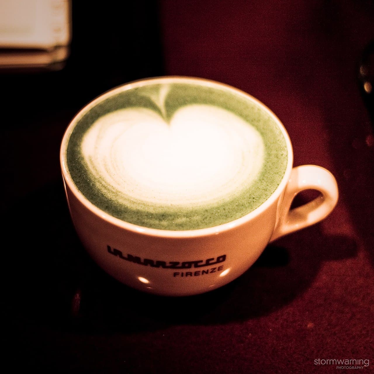 Universal Bakes and Cafe — 식물성 크루아상·시나몬롤·제철 채소 타르틴